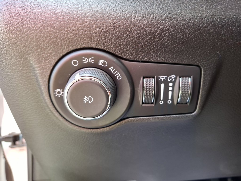 Used 2024 Jeep Compass Latitude AWD/4WD image 17
