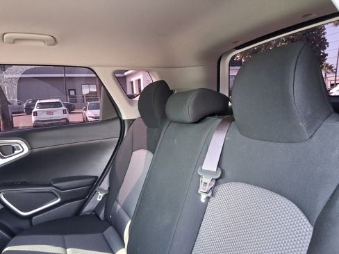 Used 2023 Kia Soul LX w/ LX Technology Package image 14