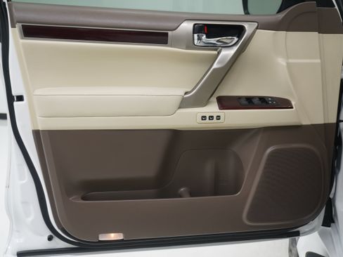 Used 2019 Lexus GX 460 Premium w/ Premium Package AWD/4WD image 15