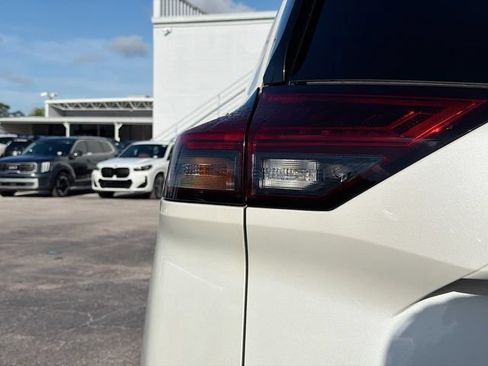 Used 2021 Nissan Rogue SV w/ Premium Package FWD image 10