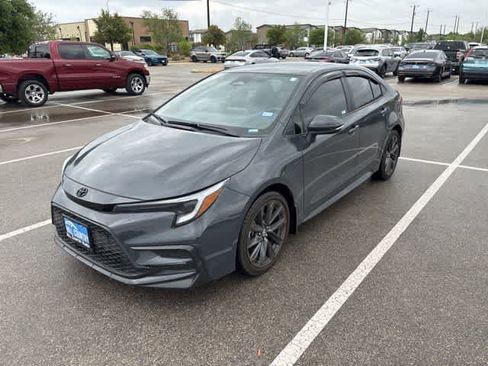 Used 2025 Toyota Corolla SE image 1