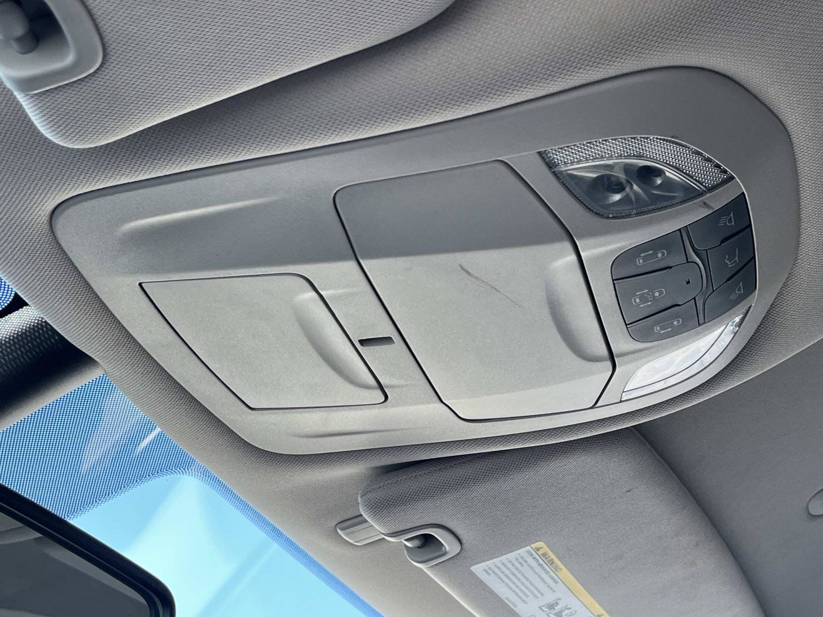 Used 2023 Chrysler Voyager LX FWD image 33