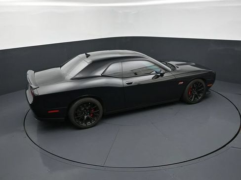 Used 2015 Dodge Challenger SRT w/ Technology Group RWD image 18