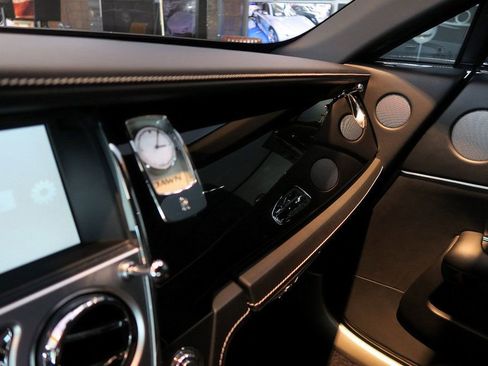 Used 2016 Rolls-Royce Dawn image 22