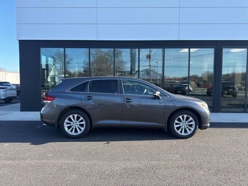 Used 2013 Toyota Venza LE w/ LE Preferred Pkg image 2