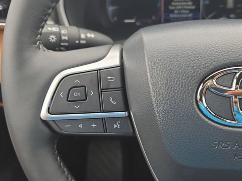 New 2026 Toyota Highlander Platinum image 18