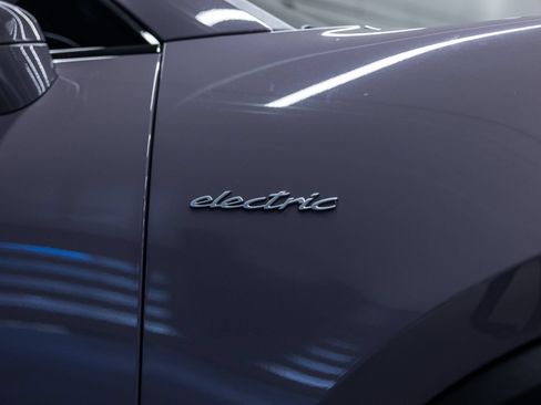 Certified 2025 Porsche Macan 4S Electric AWD/4WD image 18