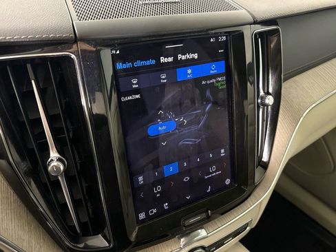 Used 2022 Volvo XC60 B5 Inscription w/ Advanced Package image 25