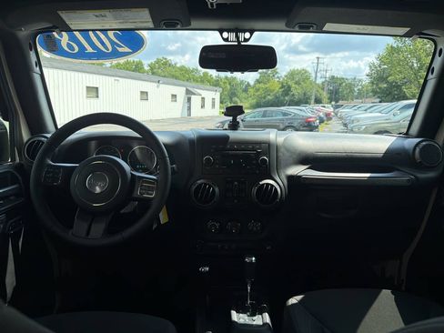 Used 2018 Jeep Wrangler Unlimited Sport S AWD/4WD image 16