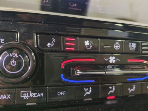 Used 2025 Jeep Grand Cherokee Limited w/ Luxury Tech Group II image 29