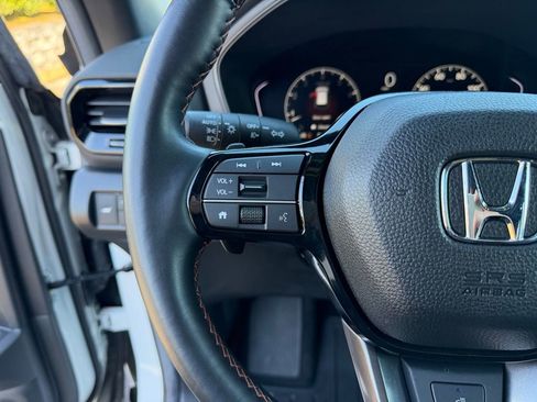 Certified 2025 Honda Pilot TrailSport image 18