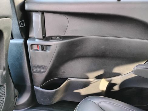 Used 2020 Chrysler Pacifica Touring-L w/ S Appearance Package image 16