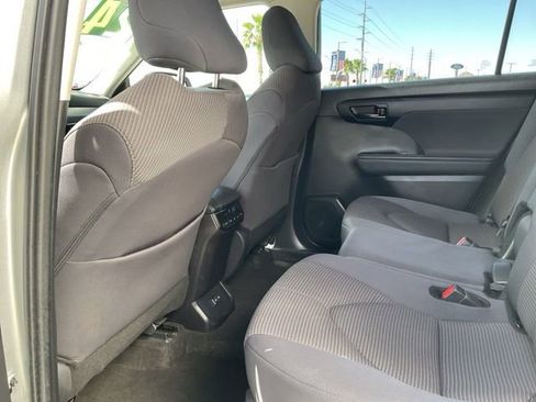 Used 2024 Toyota Highlander LE image 21