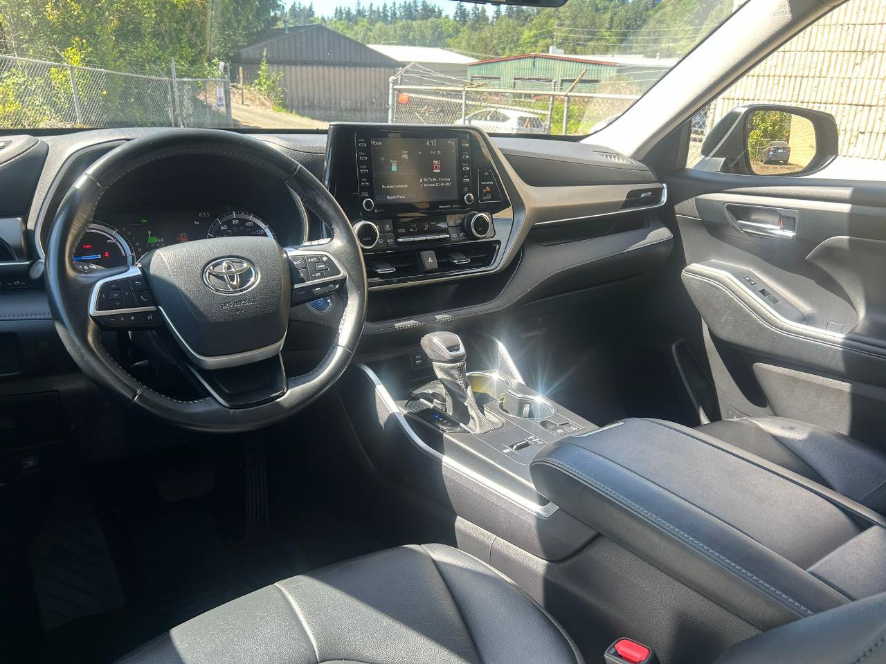 Used 2022 Toyota Highlander XLE AWD/4WD image 16