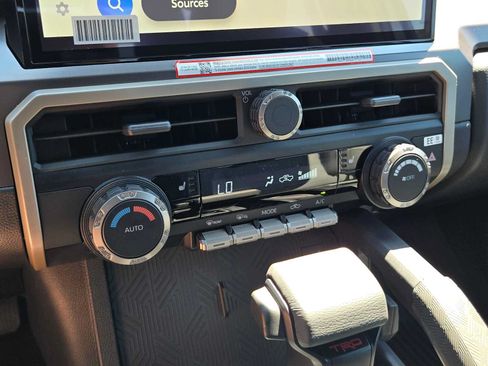 Certified 2025 Toyota Tacoma TRD Off-Road AWD/4WD image 32