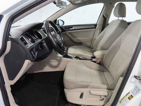 Used 2016 Volkswagen Golf S image 17