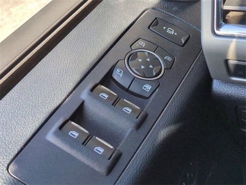 Used 2018 Ford F250 Lariat w/ Chrome Package image 24