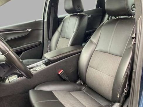 Used 2017 Chevrolet Impala LT w/ Convenience Package image 27