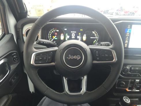 Used 2025 Jeep Wrangler Unlimited Sahara w/ Safety Group image 16