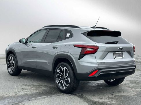 New 2025 Chevrolet Trax RS w/ Sunroof Package image 5