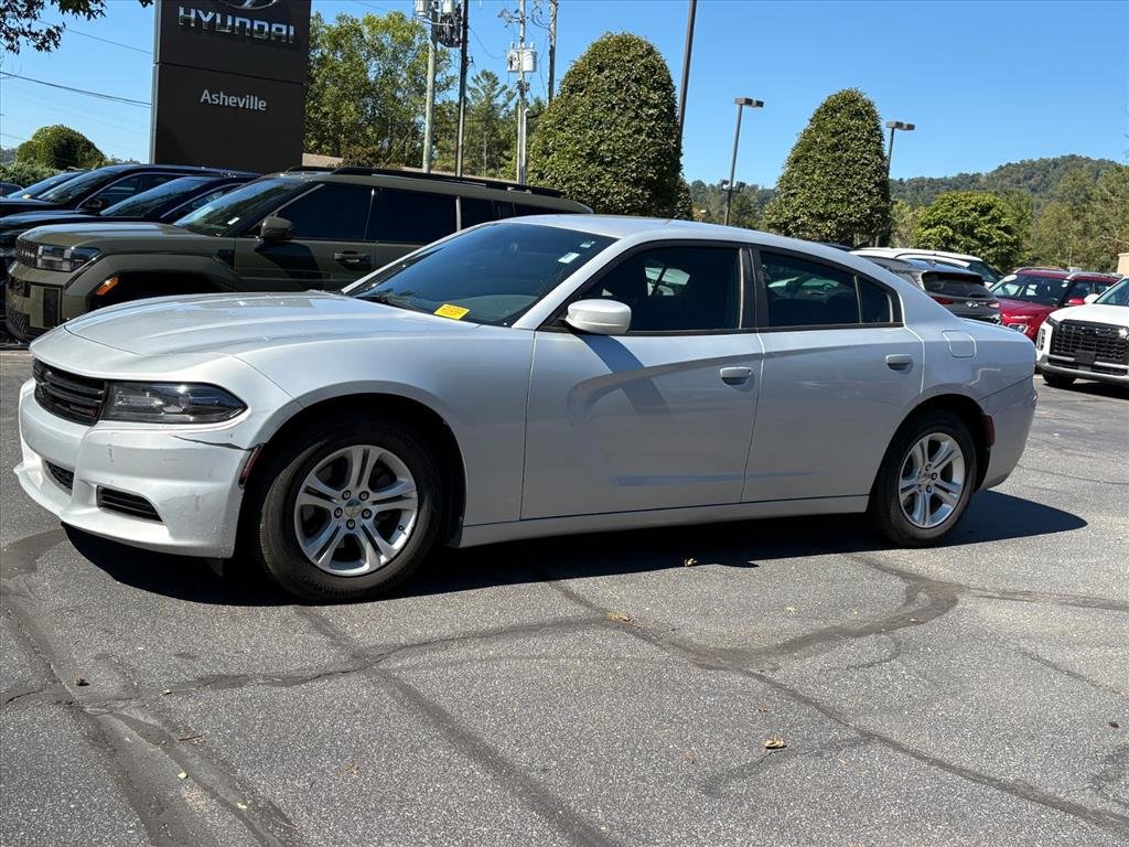 Used 2019 Dodge Charger SXT RWD image 3