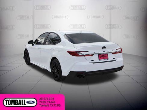 Used 2025 Toyota Camry SE w/ Convenience Package image 5