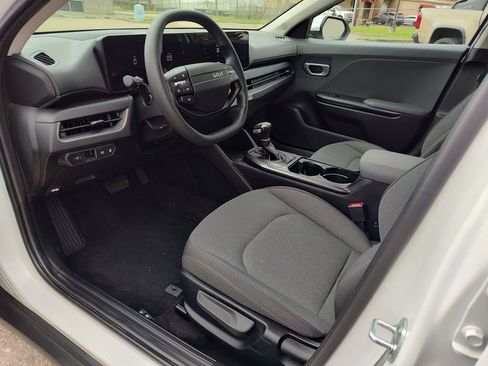 Used 2025 Kia K4 LXS image 2