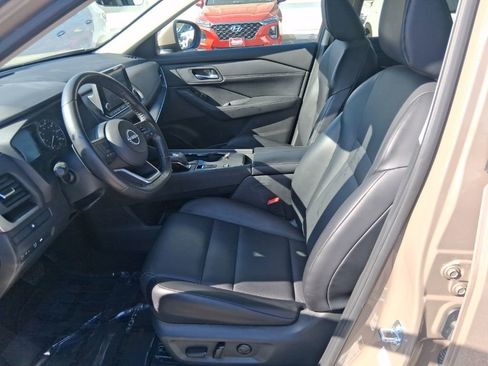 Used 2024 Nissan Rogue SV w/ SV Premium Package image 13