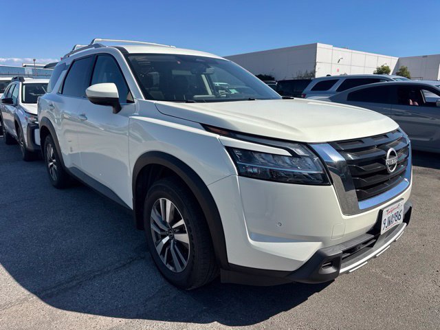 Used 2024 Nissan Pathfinder SL FWD image 3