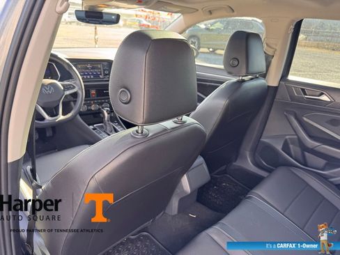 Used 2023 Volkswagen Jetta SE w/ Panoramic Sunroof Package image 11
