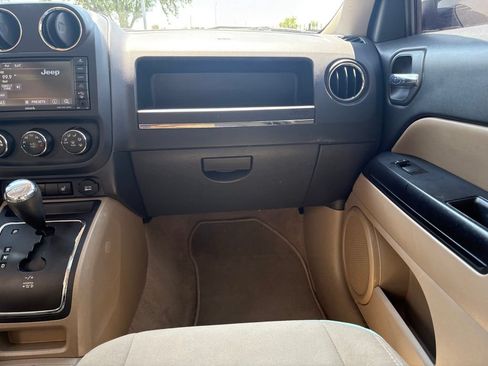 Used 2016 Jeep Patriot Latitude w/ Sun/Sound Group FWD image 7