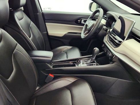 Used 2025 Jeep Compass Limited image 24