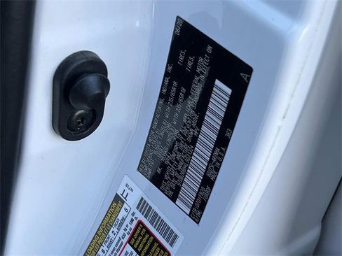 Used 2020 Toyota Highlander LE image 29