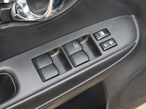 Used 2018 Nissan Versa SV w/ SV Special Edition FWD image 18