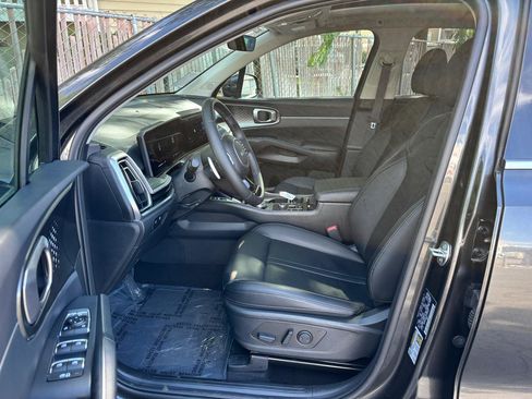 Used 2025 Kia Sorento EX w/ EX Panoramic Sunroof Package AWD/4WD image 4