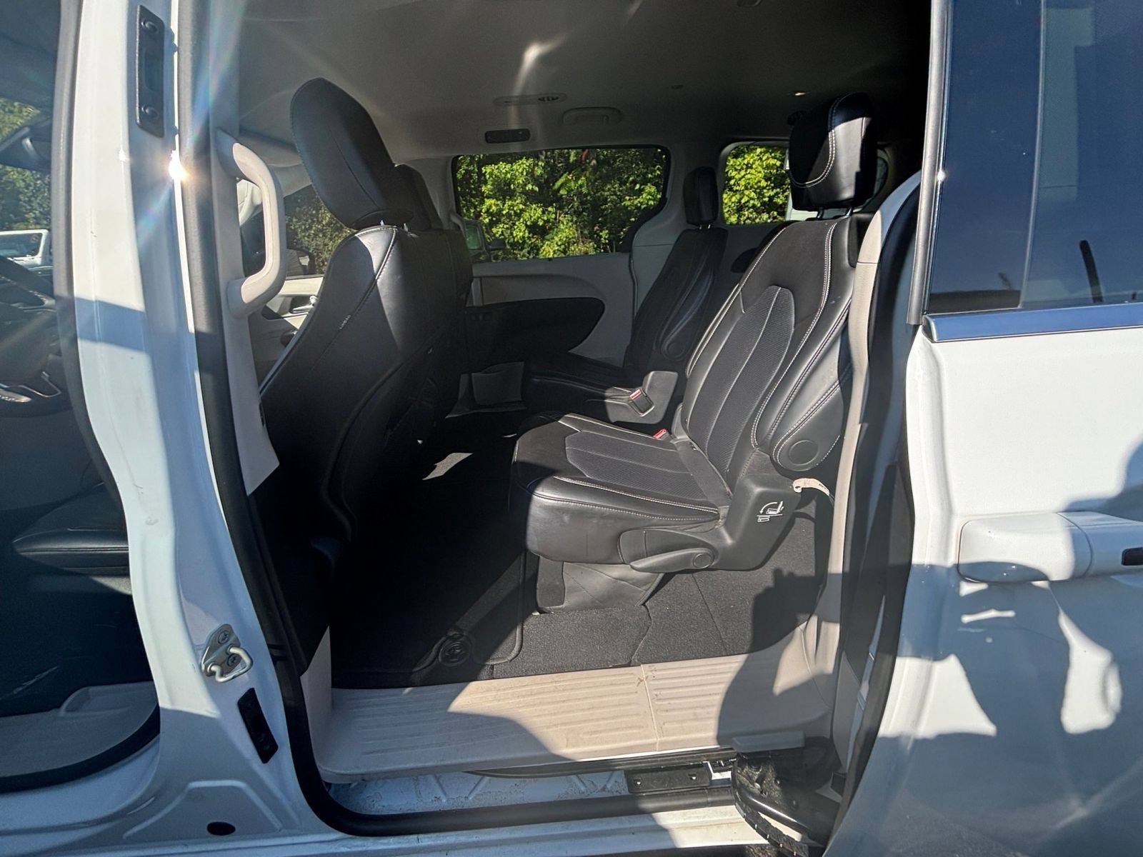 Used 2024 Chrysler Pacifica Touring-L FWD image 24