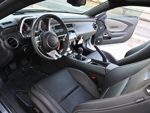 Used 2011 Chevrolet Camaro SS RWD image 14