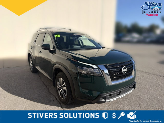 Used 2025 Nissan Pathfinder SL AWD/4WD image 3