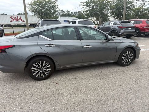 Used 2023 Nissan Altima 2.5 SV FWD image 17