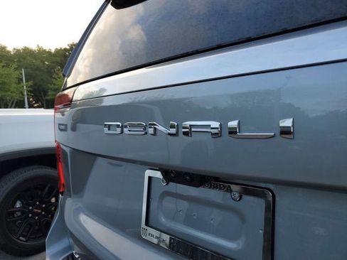 New 2026 GMC Yukon Denali w/ Denali Reserve Package RWD image 9