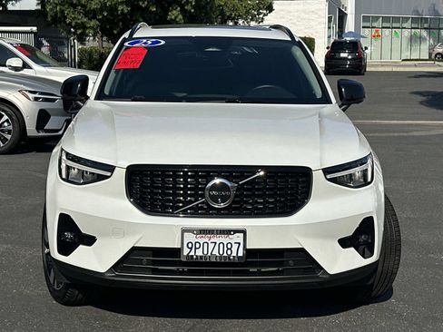 Certified 2025 Volvo XC40 B5 Plus image 2