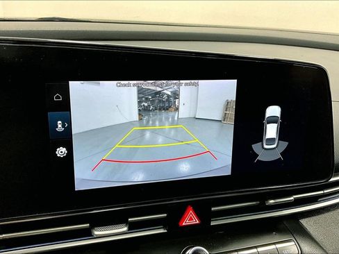 Certified 2022 Hyundai Elantra Limited image 30