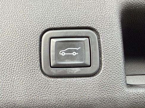Used 2021 Chevrolet Equinox LT FWD image 39