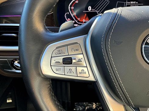 Used 2022 BMW 750i xDrive w/ Executive Package image 11