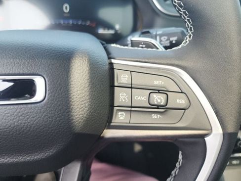 New 2025 Jeep Grand Cherokee Limited w/ Luxury Tech Group II image 15