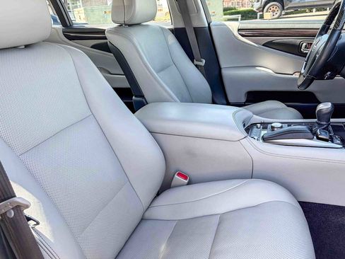 Used 2015 Lexus LS 460 L w/ Ultra Luxury Package image 16