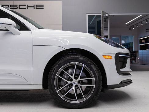 Used 2025 Porsche Macan image 11
