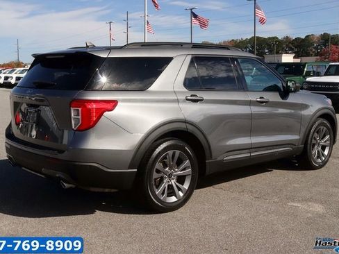 Used 2021 Ford Explorer XLT w/ Equipment Group 202A image 5