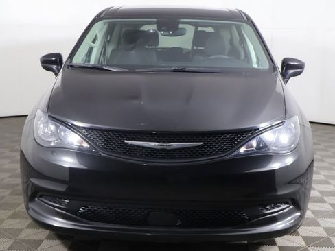 Used 2023 Chrysler Voyager LX FWD image 8