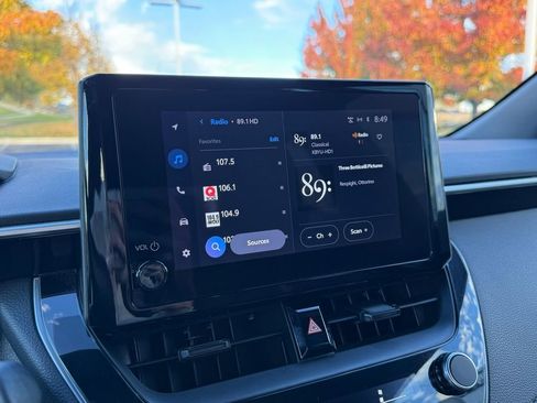 Used 2024 Toyota Corolla SE image 3